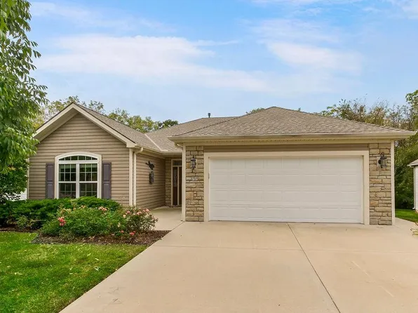 77 Continental Dr, Lansing, KS 66043
