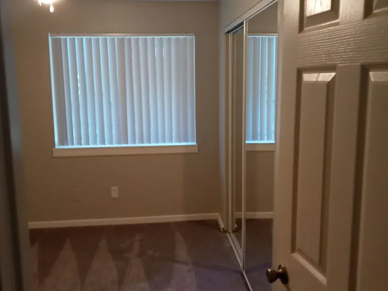 Pointe West Apartments — Photo 19