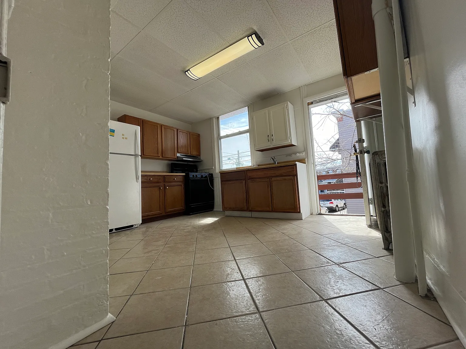 4 bed, 1400 sqft, $585 — Photo 2