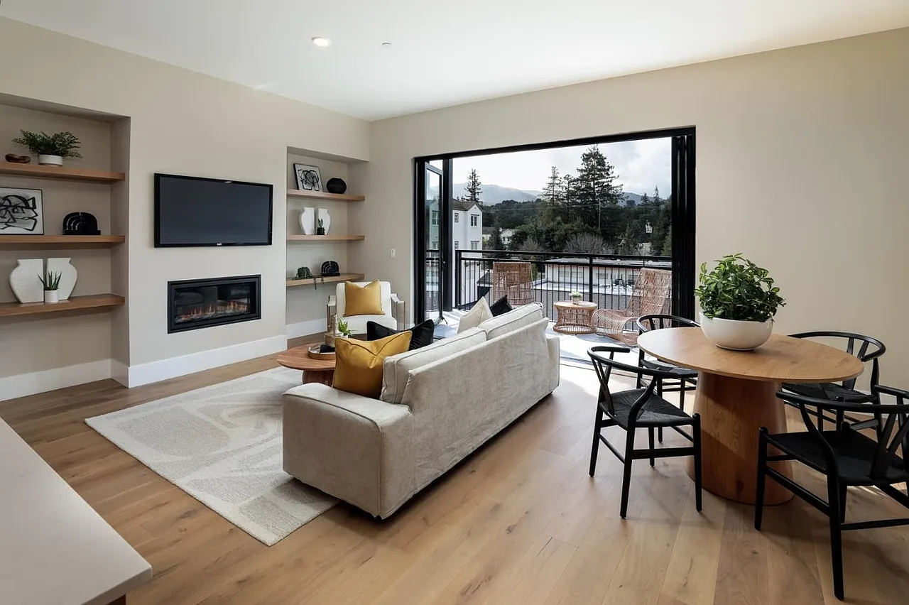 2 bed, 2.5 bath, 1350 sqft, $7,950 — Photo 4