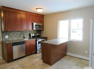 39 Satellite Ln, Levittown, NY 11756