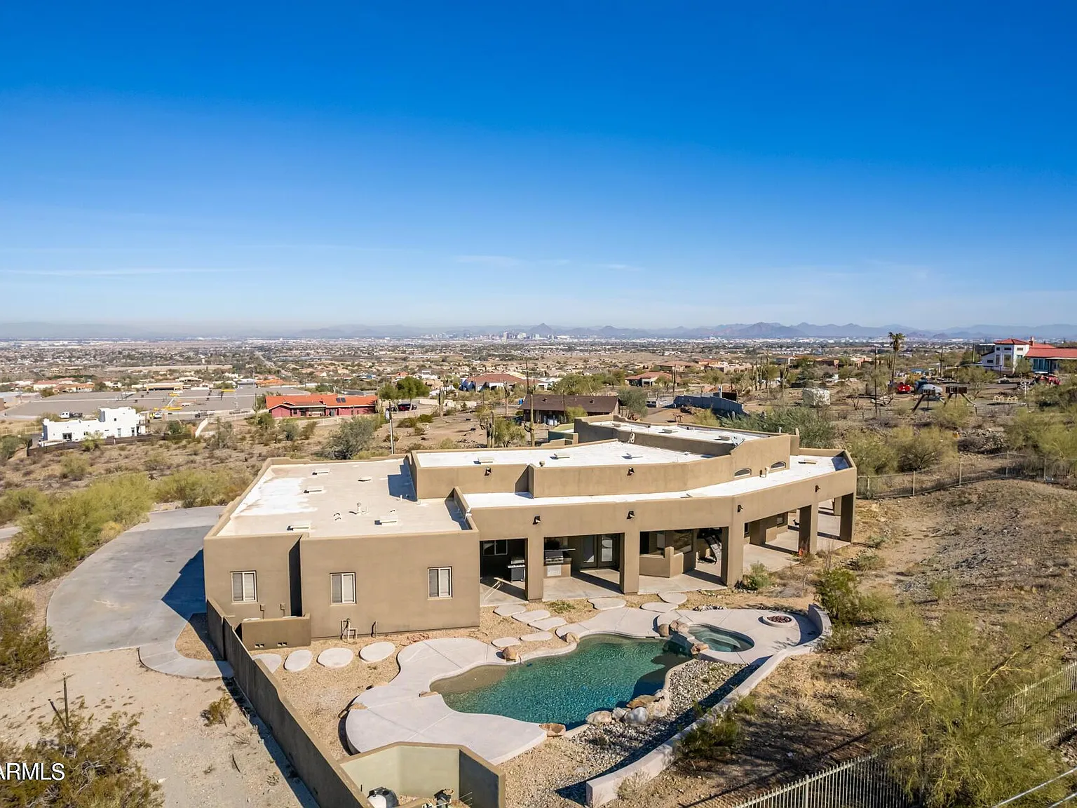 5 bed, 4195 sqft, $7,999 — Photo 3