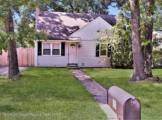 15 Oak Ridge Pkwy, Toms River, NJ 08755