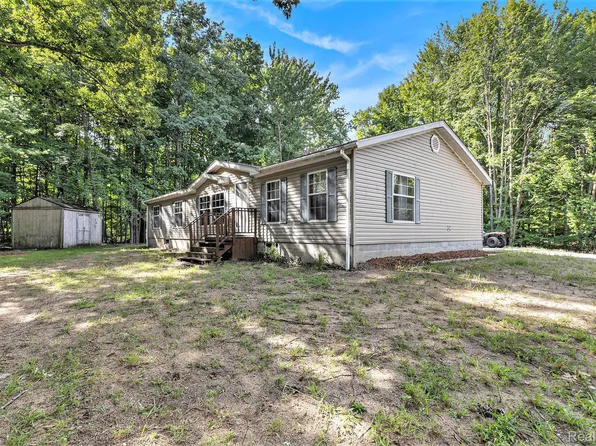 4977 E Buck Rub Rd, Custer, MI 49405