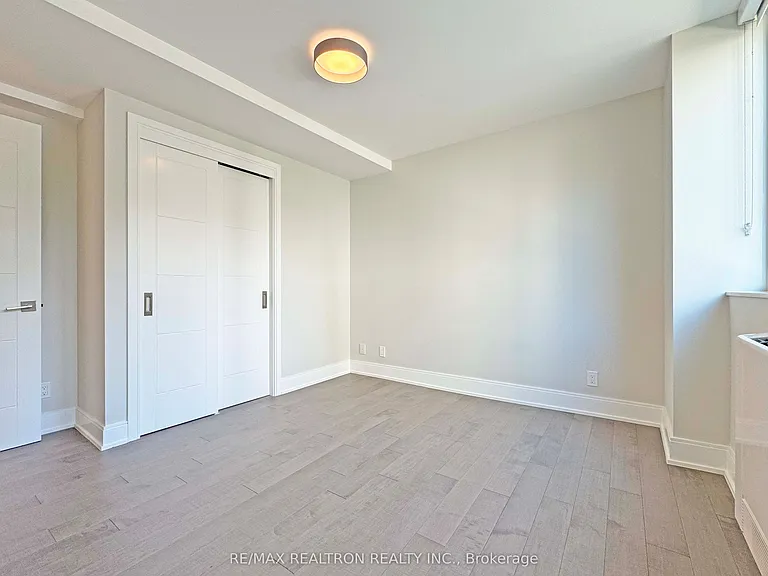 11 Walmer Rd #203 — Photo 7