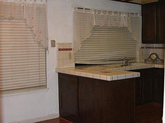 3rd image of 740 Sotano Dr