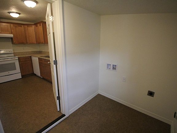 In-unit washer and dryer hookups