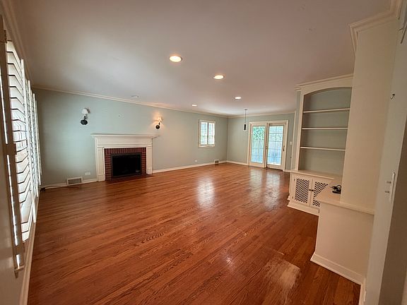 2nd image of 2126 Elmwood Ave