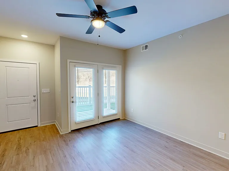 Remington Lake Apartments — Photo 33