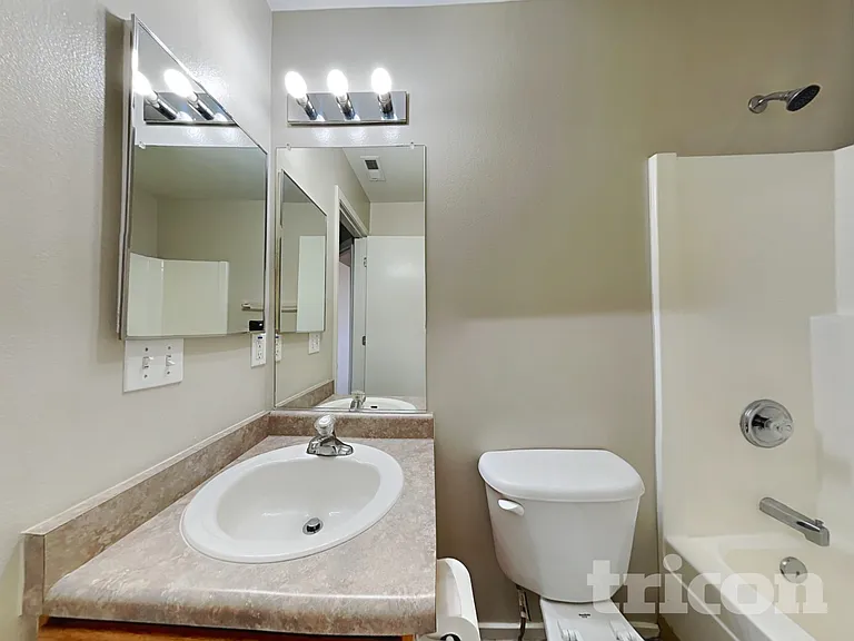 8818 Sunset Breeze Dr — Photo 13