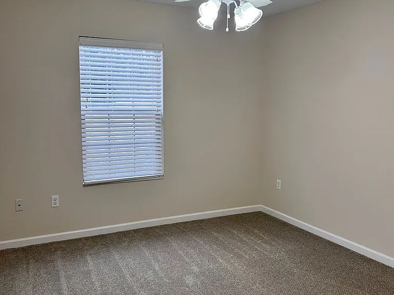 Wales Crossing Apartments — Photo 20