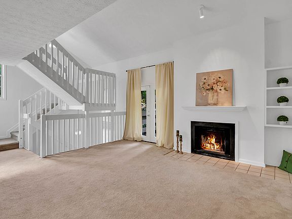 3rd image of 1106 Riverview Dr