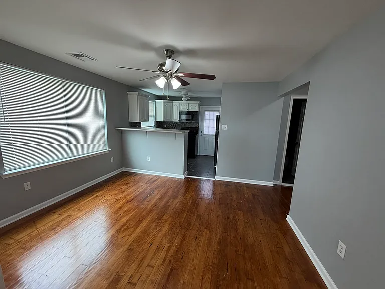 2137 Timoleon St — Photo 2