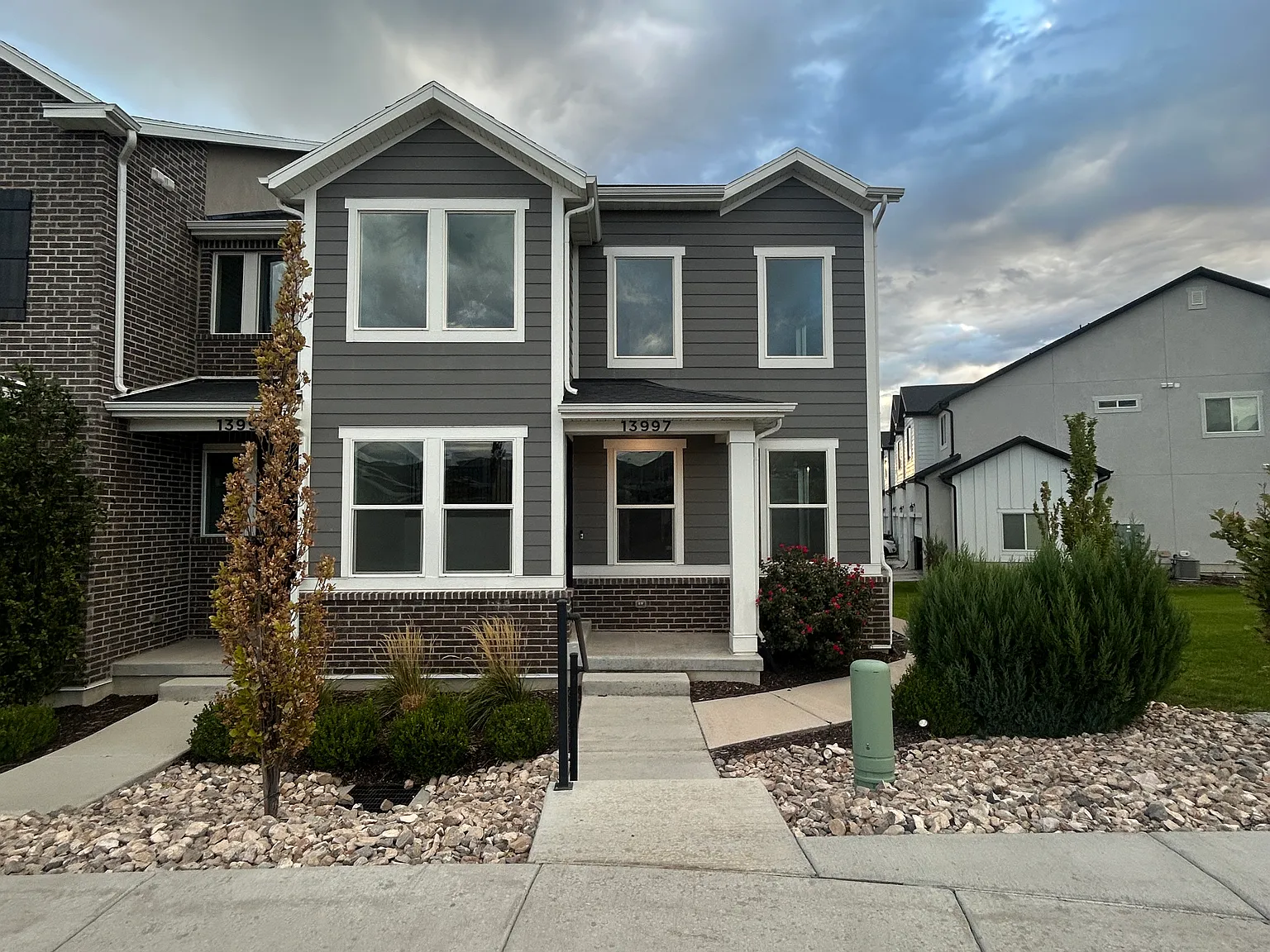 3 bed, 2.5 bath, 1574 sqft, $2,400 — Photo 1