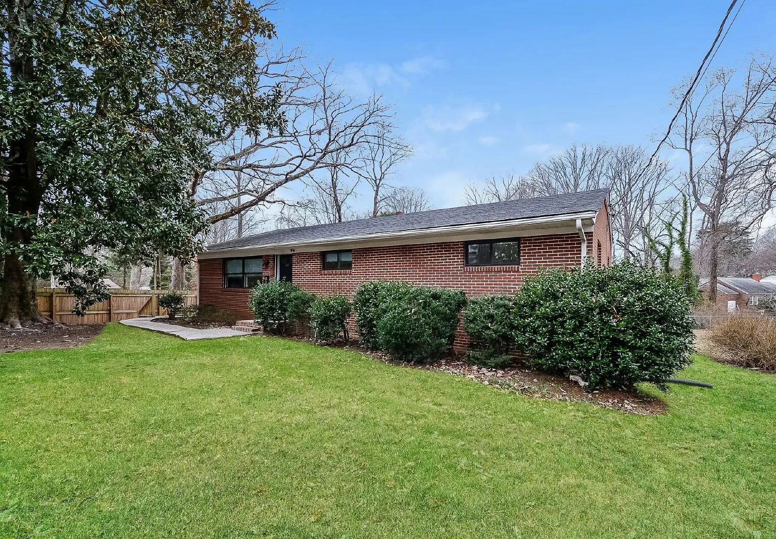 4 bed, 2.0 bath, 1700 sqft, $4,000 — Photo 1