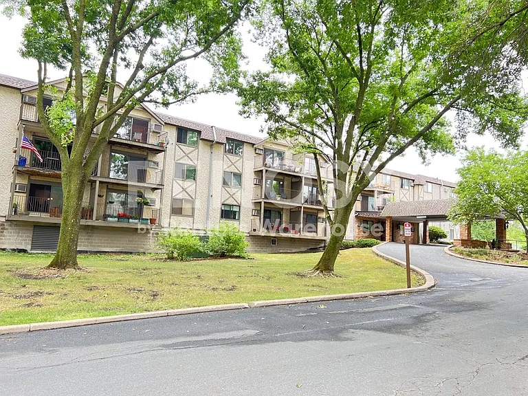 1304 W Medicine Lake Dr #118 — Photo 13