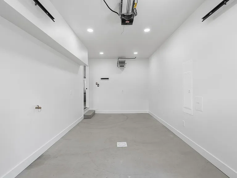 521 Harmony Rd — Photo 32