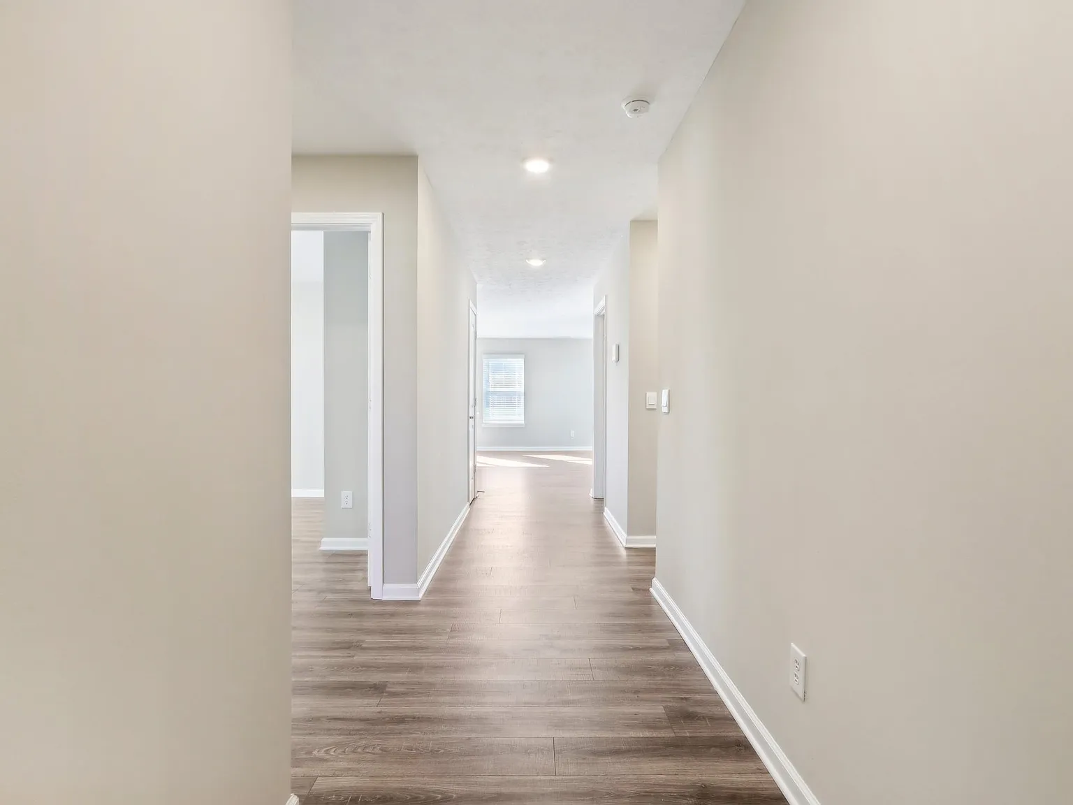 3 bed, 2.0 bath, 1498 sqft, $2,070 — Photo 4
