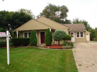 42 Eastfield Rd, Montgomery, IL 60538