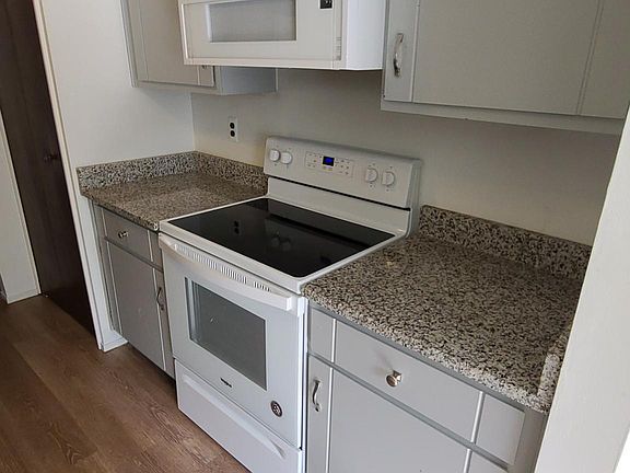 5th image of 1800 Wickham St