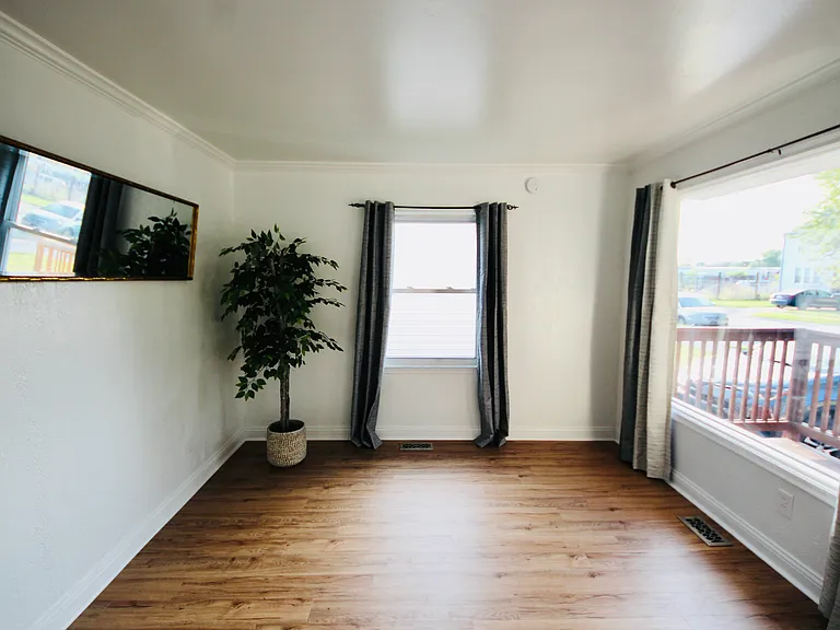 11228 Jackson Ave — Photo 3