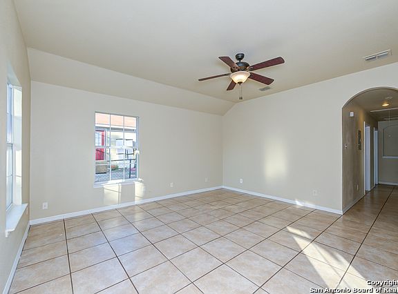5th image of 426 N San Joaquin Ave