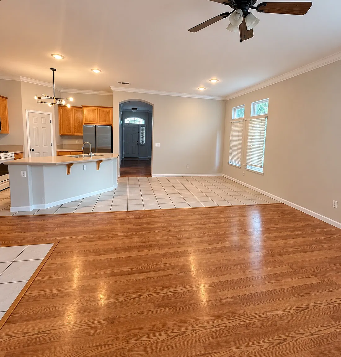 4 bed, 1900 sqft, $3,000 — Photo 4