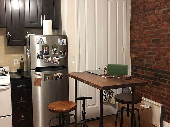 2nd image of 220 E 18th St APT 6