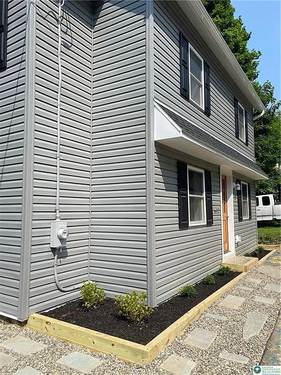 3 bed, 1.5 bath, 1328 sqft, $1,875 — Photo 4