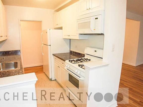 4th image of 3950 Blackstone Ave APT 6N