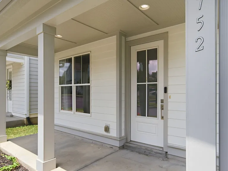 752 Cottage Park Dr — Photo 4