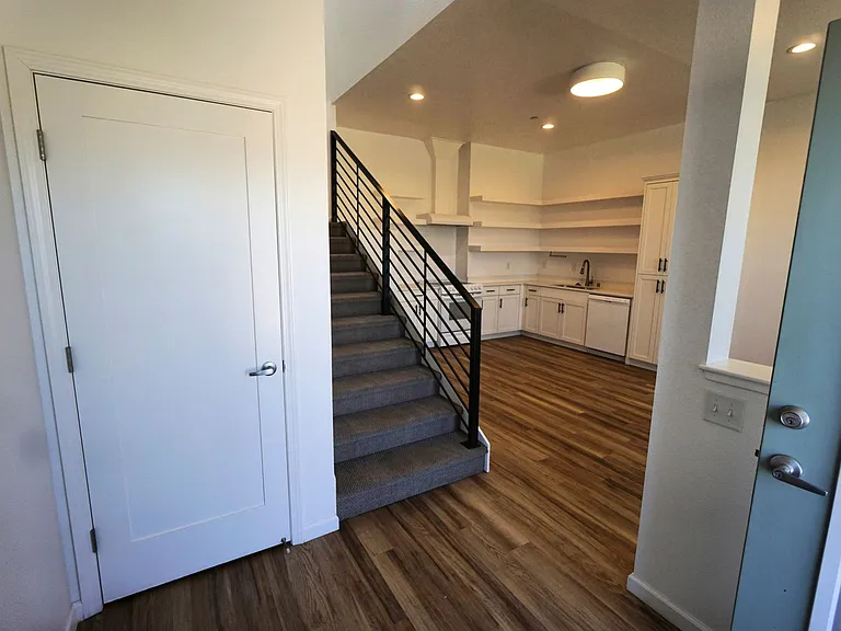 805 Ashwood Way — Photo 4
