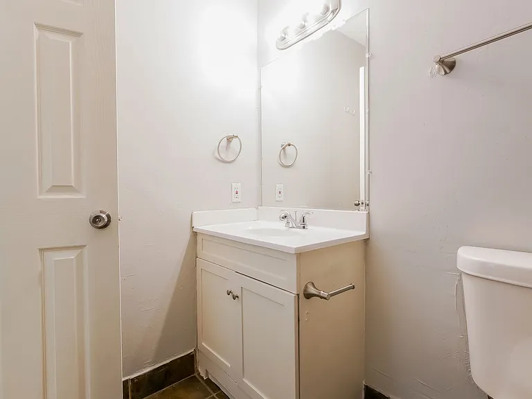 918 Clark Trl — Photo 15