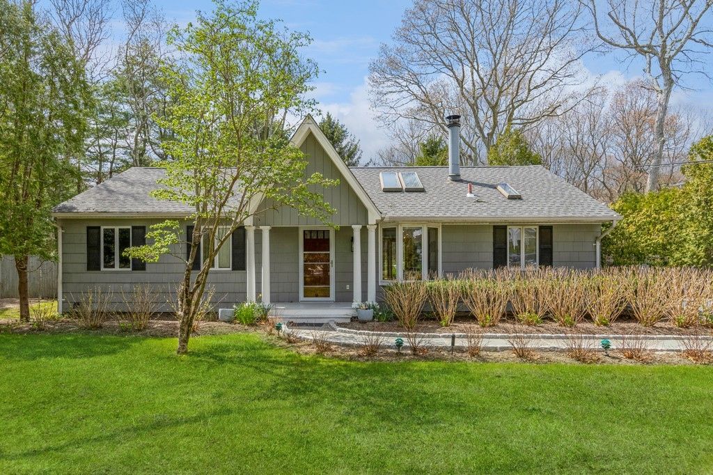  Beachy UPDATED Cottage 