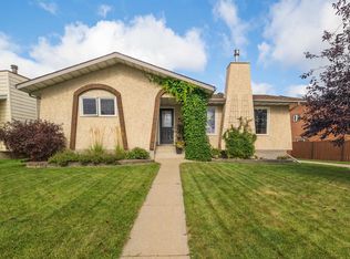 704 Warwick Rd NW, Edmonton, AB T5X4R3