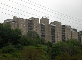 2120 Greentree #308E, Scott Twp Sal, PA 15220