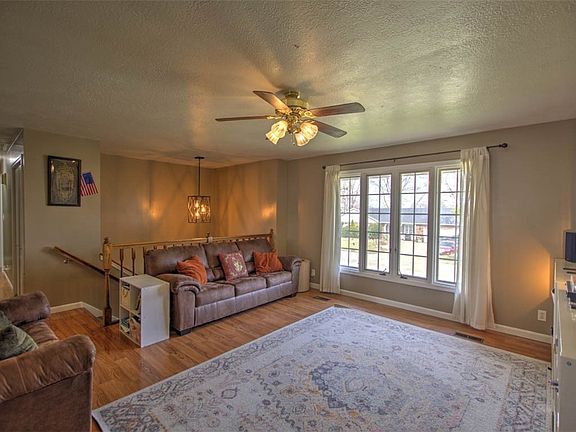4th image of 325 W Wildwood Dr