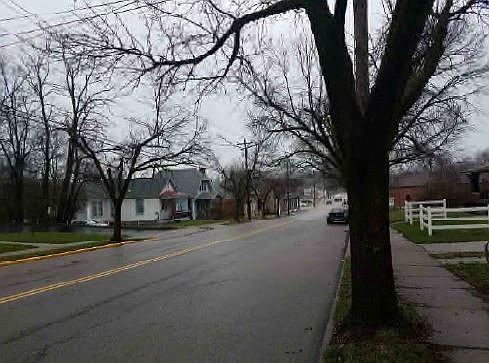 2nd image of 449 W Wyoming Ave