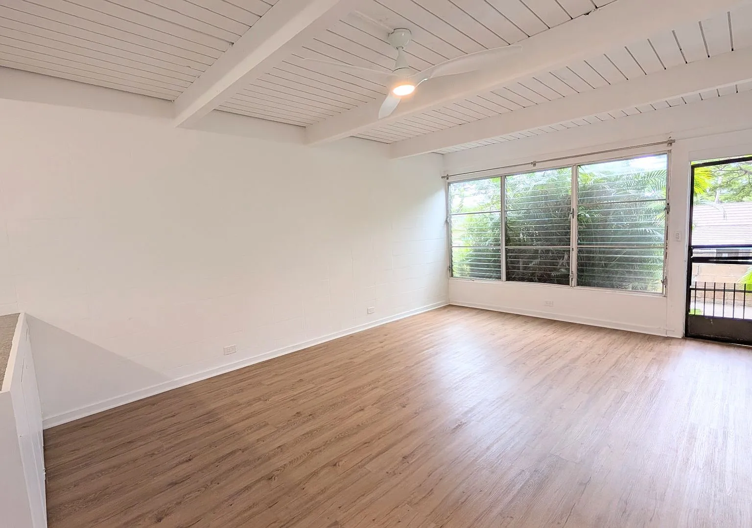 Newly Remodeled 2 bed 2 Bath Townhouse at Waialae Gardens in Kahala — Photo 4