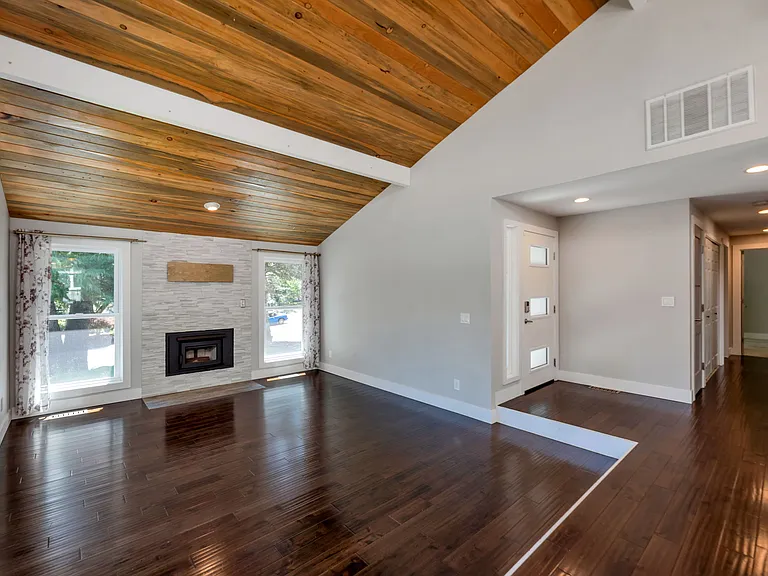 22826 NE 21st Pl — Photo 7