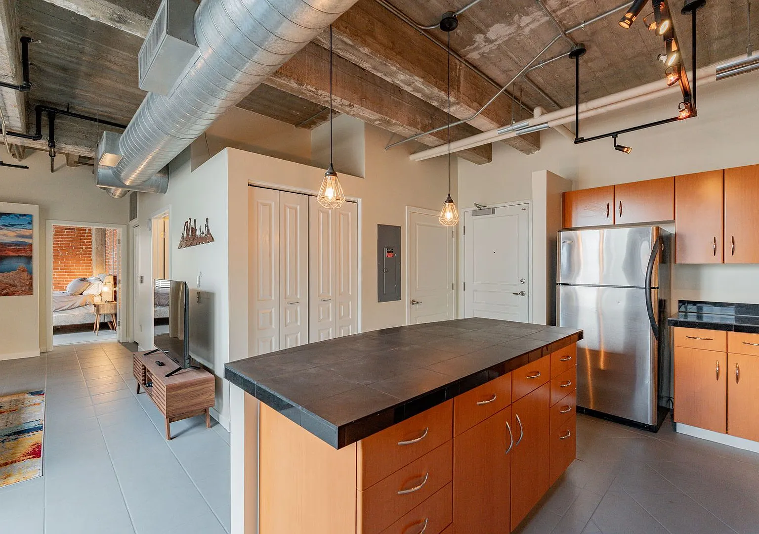 Historic Downtown Phoenix Gem Fully Furnished 1-Bedroom Apartment for Rent — Photo 3