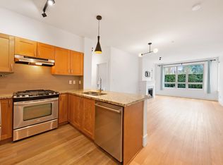 1111 E 27th St #103, North Vancouver, BC