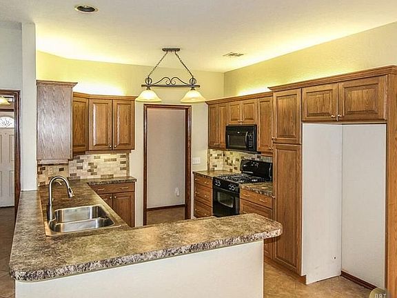 4th image of 605 SW 163rd St