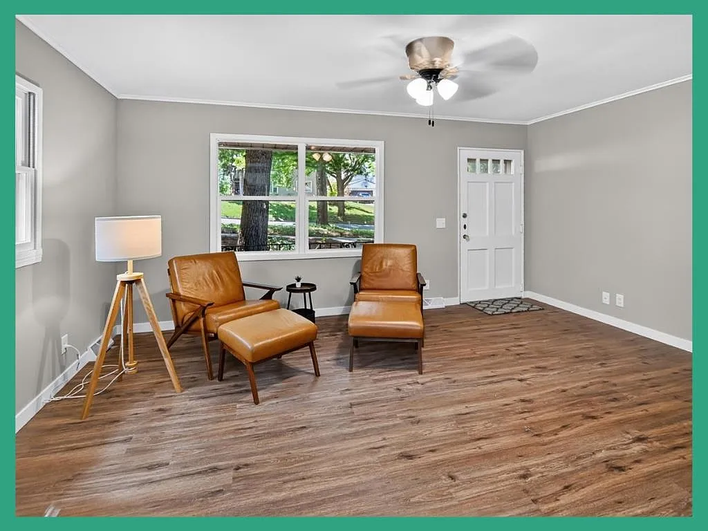 2 bed, 1.0 bath, 1011 sqft, $2,200 — Photo 2