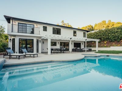 9780 Apricot Ln, Beverly Hills, CA, 90210