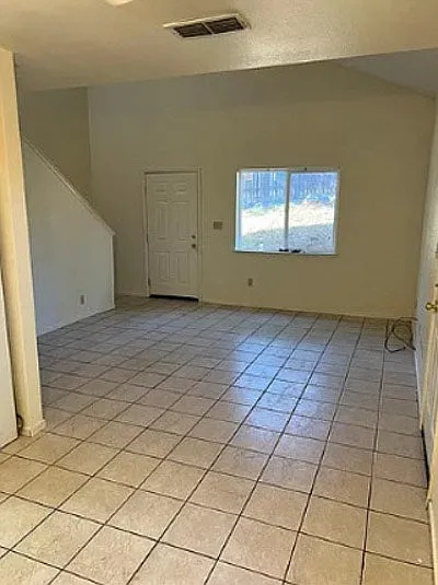 1011 Elizabeth Ln — Photo 8