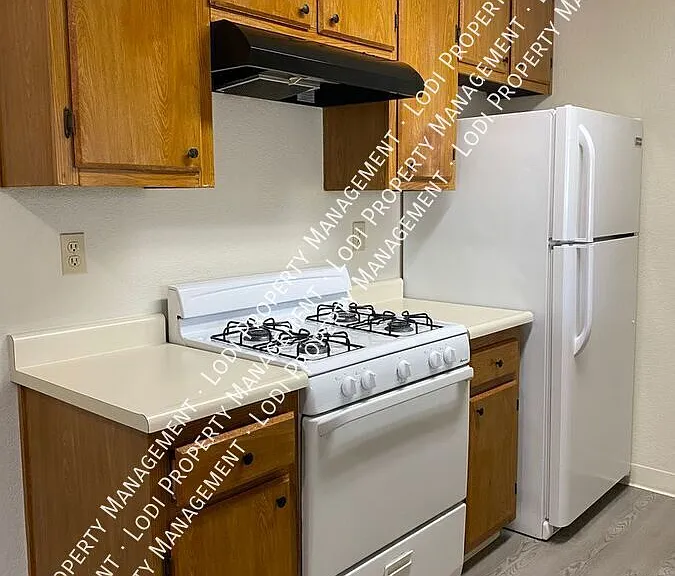 511 Almond Dr #10 — Photo 7