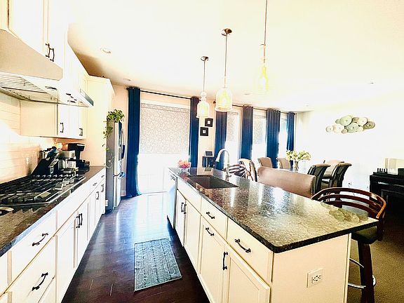 3rd image of 504 Juneberry Ct