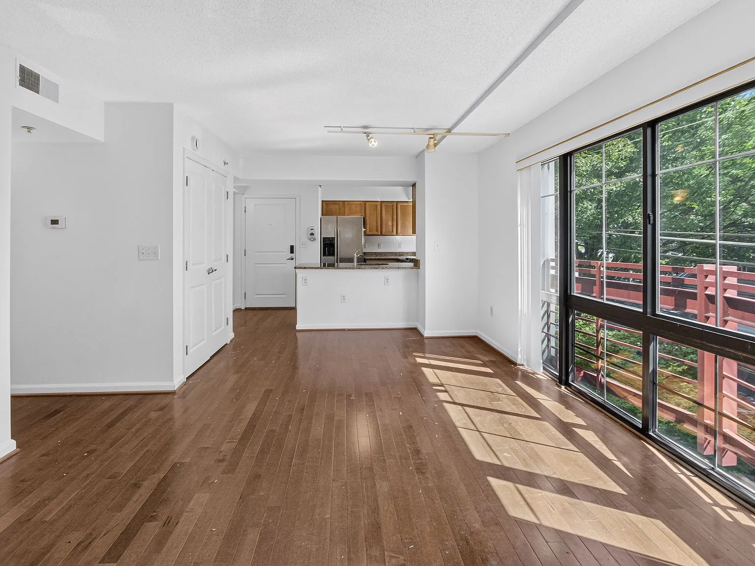 2 bed, 966 sqft, $2,250 — Photo 4