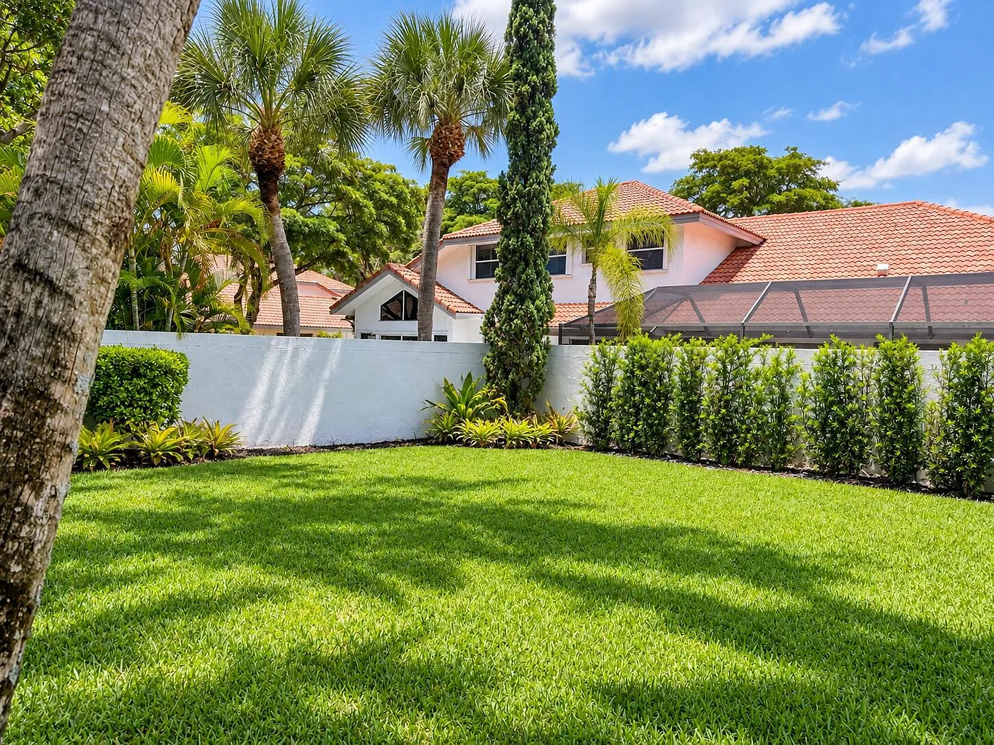 3 bed, 2.5 bath, 1949 sqft, $13,000 — Photo 3